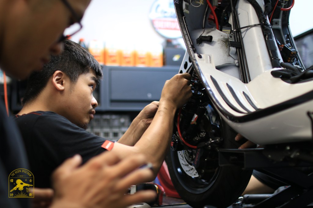 偉士牌 Vespa – 偉士人的必修課，關於珠碗大小事，轉向轉彎老是卡卡?